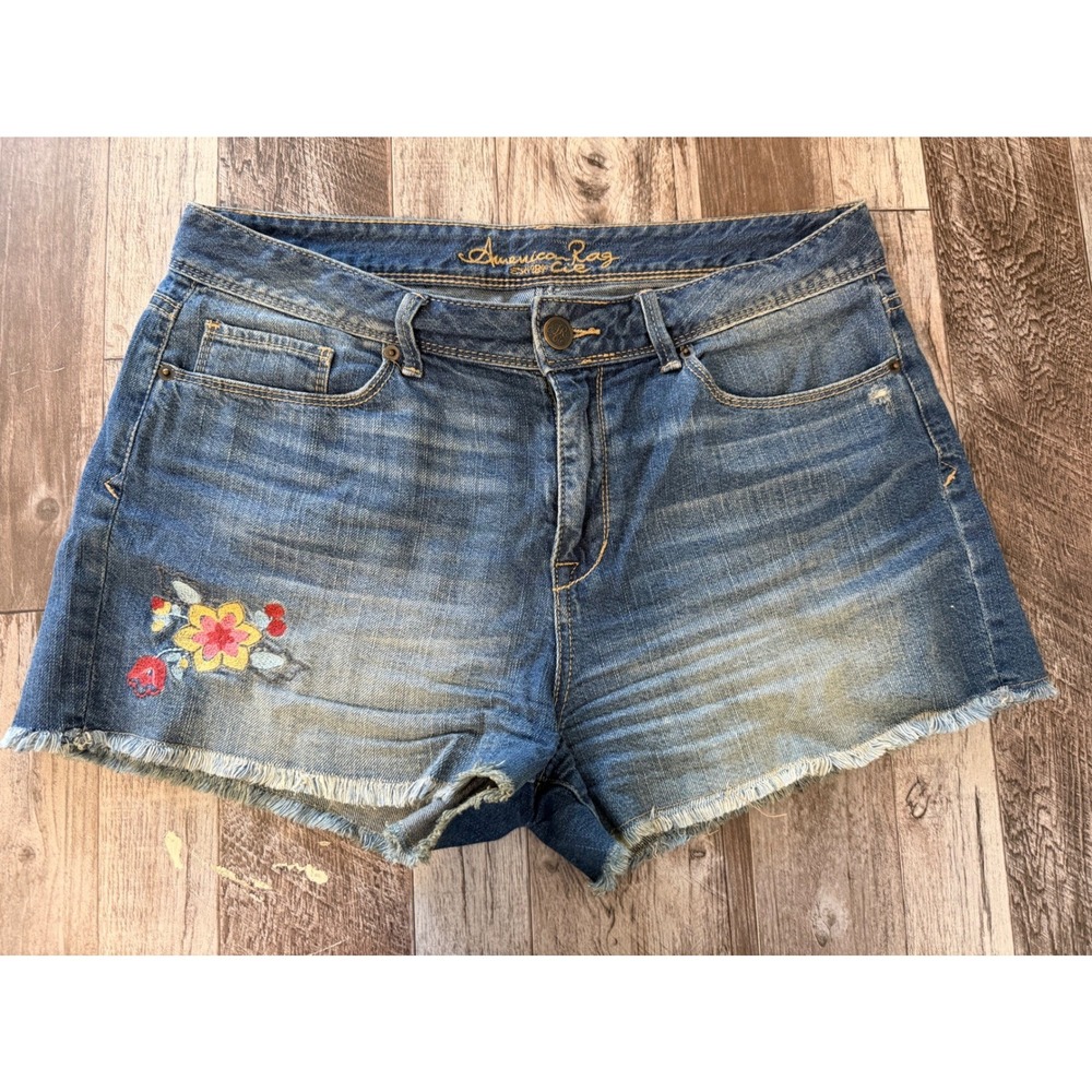 America Rag Denim Shorts Sz 11 Womens Floral Embroidered‎ Raw Hem Boho Festival